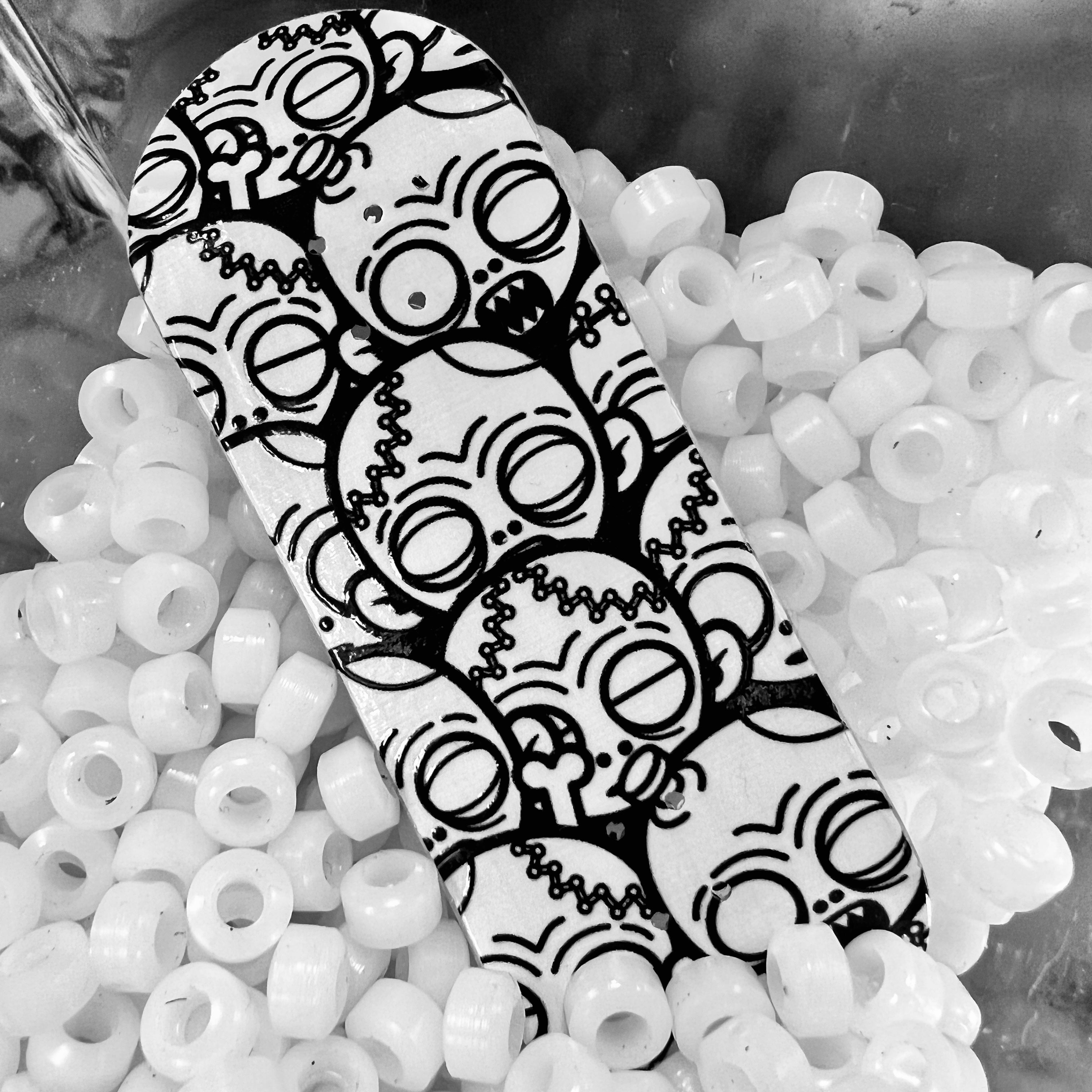 Professional Fingerboard Complete -  Black & White Heads